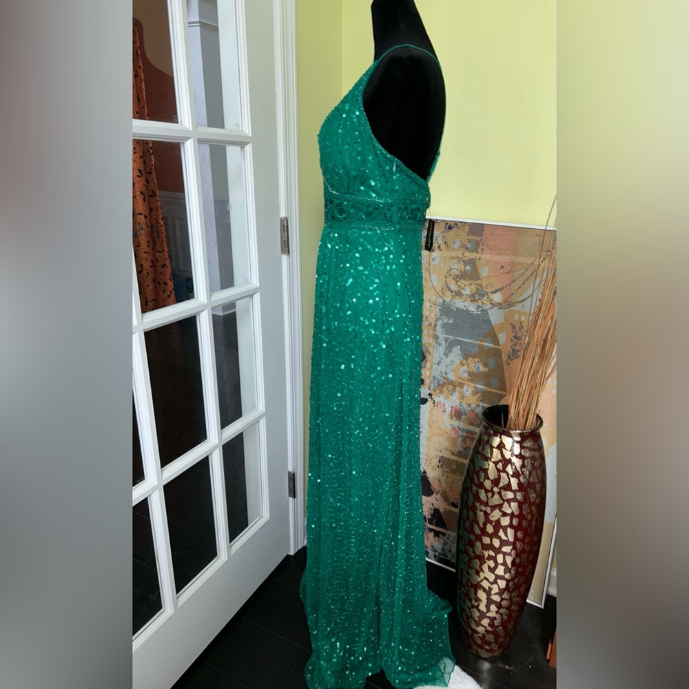 Gorgeous Evening Dress- Beautiful Emerald Green. Great For A Formal Christmas! - Picture 3 of 8